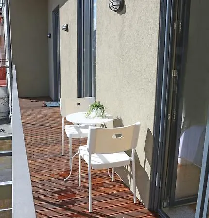 Cozy Flat Downtown With Balcony By Timeless Vacations *