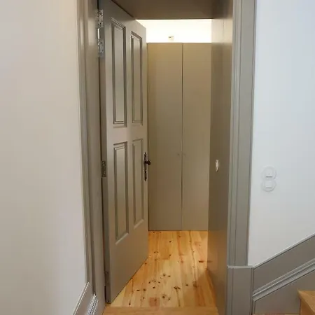Cozy Flat Downtown Порту